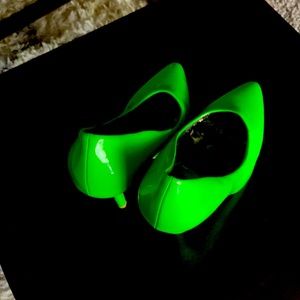 High heels deep green